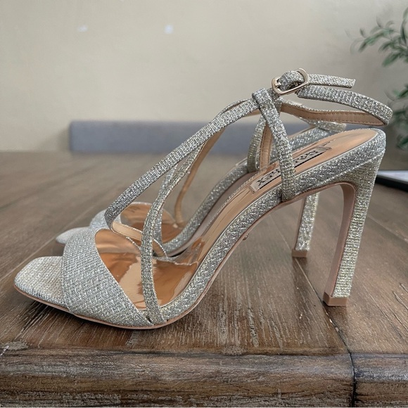 Badgley Mischka Silver Strappy Sandals Dainty 8 Elegant Dress Heel Evening Prom - Picture 2 of 11